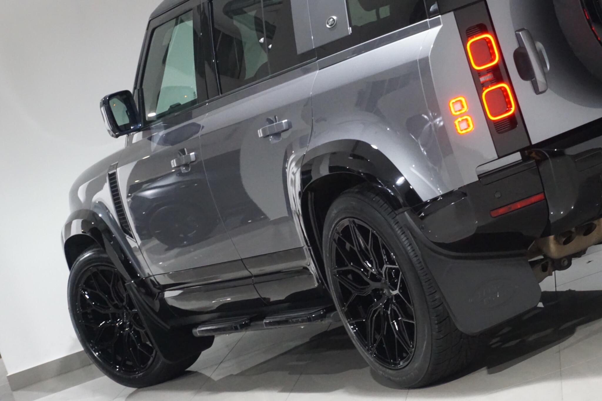 Land Rover Defender 110 3.0 D200 MHEV SE SUV 5dr Diesel Auto 4WD Euro 6 (s/s) (200 ps)